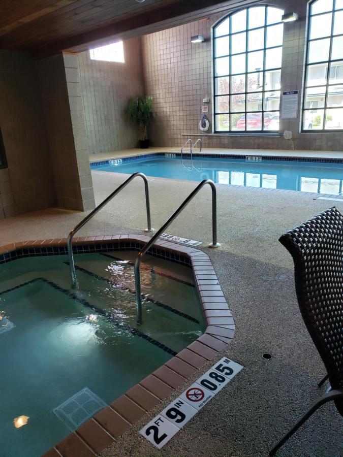 Wingate By Wyndham Coon Rapids Hotel Bagian luar foto