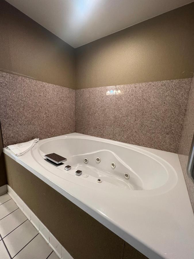 Wingate By Wyndham Coon Rapids Hotel Bagian luar foto