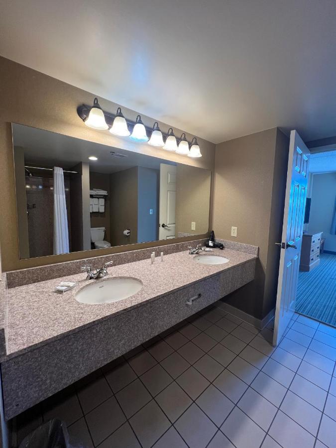 Wingate By Wyndham Coon Rapids Hotel Bagian luar foto