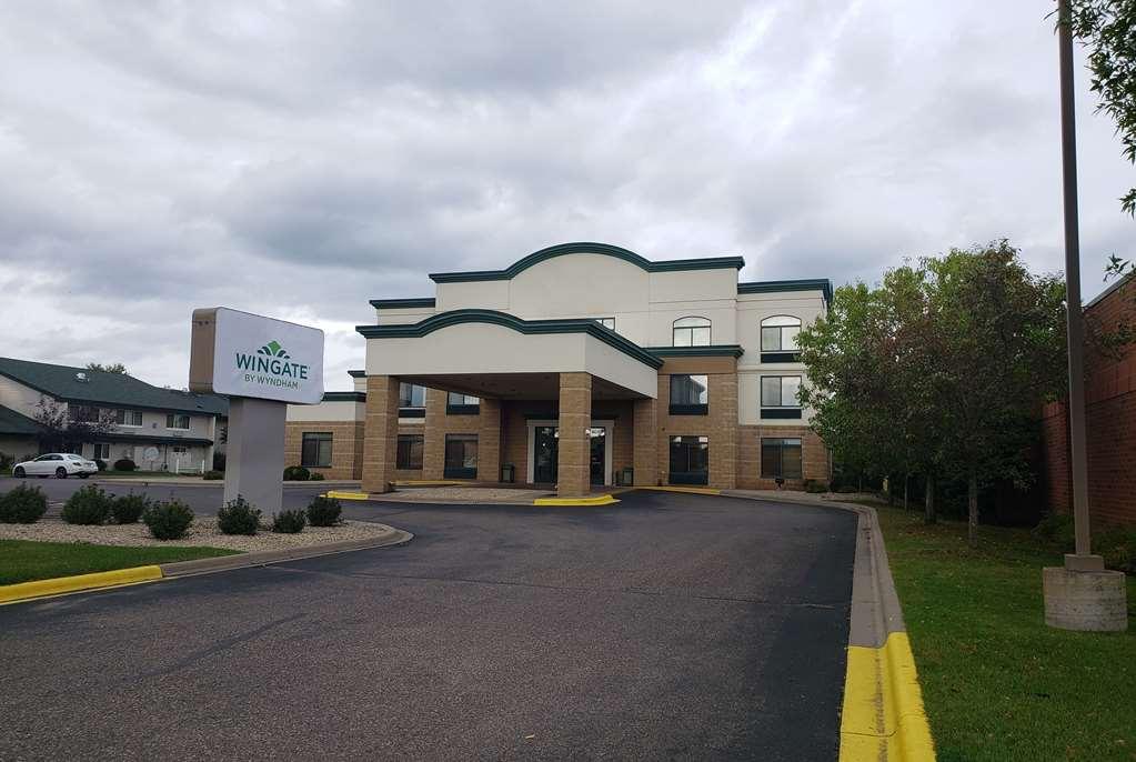 Wingate By Wyndham Coon Rapids Hotel Bagian luar foto